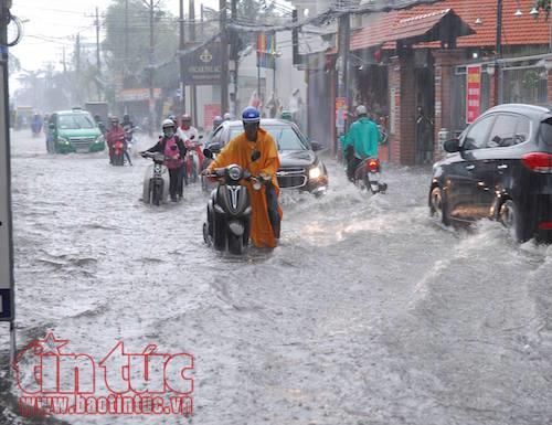 Những điều nhất định phải chú ý khi xe tay ga chết máy vì ngập nước 